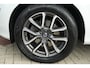 Volvo XC60 2.0 D3 FWD Summum | 150PK | Pano | Leder | Camera | Trekhaak Deze Volvo XC60 D3 Summum is een bijzonder complete en comfortabele SUV waarin de kenmerkende Scandinavische kwaliteit van Volvo uitstekend samenkomt met luxe, veiligheid en praktische bruikb