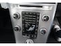 Volvo XC60 2.0 D3 FWD Summum | 150PK | Pano | Leder | Camera | Trekhaak Deze Volvo XC60 D3 Summum is een bijzonder complete en comfortabele SUV waarin de kenmerkende Scandinavische kwaliteit van Volvo uitstekend samenkomt met luxe, veiligheid en praktische bruikb