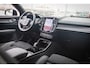 Volvo EX40 Single Motor Ext. Range Ultra Black Edition | Europa | Harman Kardon audio | 20" | Schuif-/kanteldak | Getint Glas | Elektrische stoelverstelling | Nubuck bekleding | Adaptive Cruise Control | Dodehoekdetectie |
