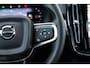 Volvo EX40 Single Motor Extended Range Ultra Europa 82 kWh Black Edition | Getint glas | Nubuck | Panoramadak | Harman/Kardon | Stoelverwarming voor + achter | Keyless | 20" Velgen |