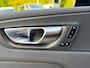 Volvo XC60 2.0 T8 Plug-in hybrid AWD Ultimate Dark Pano / Afn. Trekhaak / Camera / Stoel memorie / Stoel & Stuurw. verw.