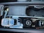 Volvo XC60 2.0 T8 Plug-in hybrid AWD Ultimate Dark Pano / Afn. Trekhaak / Camera / Stoel memorie / Stoel & Stuurw. verw.