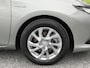 Toyota Auris 1.8 Hybrid Trend ✓Dealer Onderhouden✓2e Eigenaar✓Pano✓Trekhaak✓Camera✓Navi✓Clima✓Cruise✓Lm velgen✓Extra Winterset✓136pk✓N.A.P✓Apk tot 07-2027