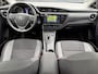 Toyota Auris 1.8 Hybrid Trend ✓Dealer Onderhouden✓2e Eigenaar✓Pano✓Trekhaak✓Camera✓Navi✓Clima✓Cruise✓Lm velgen✓Extra Winterset✓136pk✓N.A.P✓Apk tot 07-2027
