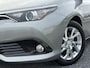 Toyota Auris 1.8 Hybrid Trend ✓Dealer Onderhouden✓2e Eigenaar✓Pano✓Trekhaak✓Camera✓Navi✓Clima✓Cruise✓Lm velgen✓Extra Winterset✓136pk✓N.A.P✓Apk tot 07-2027