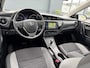 Toyota Auris 1.8 Hybrid Trend ✓Dealer Onderhouden✓2e Eigenaar✓Pano✓Trekhaak✓Camera✓Navi✓Clima✓Cruise✓Lm velgen✓Extra Winterset✓136pk✓N.A.P✓Apk tot 07-2027