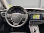 Toyota Auris 1.8 Hybrid Trend ✓Dealer Onderhouden✓2e Eigenaar✓Pano✓Trekhaak✓Camera✓Navi✓Clima✓Cruise✓Lm velgen✓Extra Winterset✓136pk✓N.A.P✓Apk tot 07-2027