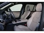 Volvo XC90 T8 Plug-in hybrid AWD Ultra Bright Exec. Ed. - Luchtvering - Panorama/schuifdak - IntelliSafe Assist & Surround - 360º Camera - Bowers & Wilkins audio - Adaptieve LED koplampen - Verwarmde voorstoelen, stuur & achterbank - Parkeersensoren voor & achter - Elektr. bedienb. voorstoelen met geheugen - Head up display - Draadloze tel. lader - Extra getint glas - 22' LMV