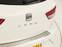 SEAT Leon 1.0 EcoTSI Intense Sport Automaat (APPLE CARPLAY, NAVIGATIE, CLIMATE, KEYLESS, SPORTSTOELEN, PARKEERSENSOREN, GETINT GLAS, CRUISE, NIEUWSTAAT)