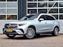 Mercedes-Benz GLC 300e 4MATIC Sport Edition | Trekhaak Wegklapbaar | Panoramadak | Burmester | 360° Camera | Memory Pakket | Stoelverwarming | Sfeerverlichting | DISTRONIC Afstandsassistent | Privacy Glas Achter | Dodehoekassistentie | Elektrisch Bedienbare Achterklep
