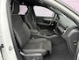 Volvo EX40 Single Motor Extended Range Ultra Black Edition | Europa | Harman Kardon audio | 20" | Schuif-/kanteldak | Getint Glas | Elektrische stoelverstelling | Nubuck bekleding | Adaptive Cruise Control | Dodehoekdetectie |