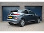 Hyundai Kona Electric EV Premium 64 kWh | 98% SOH | Schuifdak | Keyless | Stoelventilatie/verwarming | Camera | Stuurverwarming