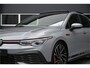 Volkswagen Golf 2.0 TSI GTI CLUBSPORT 300 PK / PANO / IQ LIGHT / HARMAN KARDON / HEAD UP DISPLAY / MOONSTONE GREY