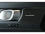 Volvo XC40 B4 Plus Black Edition | Panoramadak | Trekhaak | Stoelverwarming | Parkeersensoren voor + achter | 360 graden camera | Premium audio by Harman Kardon | Apple carplay/Android auto | 20 Lichtmetalen Velgen