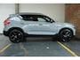 Volvo XC40 B4 Plus Black Edition | Panoramadak | Trekhaak | Stoelverwarming | Parkeersensoren voor + achter | 360 graden camera | Premium audio by Harman Kardon | Apple carplay/Android auto | 20 Lichtmetalen Velgen