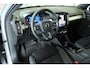 Volvo XC40 B4 Plus Black Edition | Panoramadak | Trekhaak | Stoelverwarming | Parkeersensoren voor + achter | 360 graden camera | Premium audio by Harman Kardon | Apple carplay/Android auto | 20 Lichtmetalen Velgen