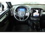 Volvo XC40 B4 Plus Black Edition | Panoramadak | Trekhaak | Stoelverwarming | Parkeersensoren voor + achter | 360 graden camera | Premium audio by Harman Kardon | Apple carplay/Android auto | 20 Lichtmetalen Velgen