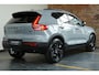 Volvo XC40 B4 Plus Black Edition | Panoramadak | Trekhaak | Stoelverwarming | Parkeersensoren voor + achter | 360 graden camera | Premium audio by Harman Kardon | Apple carplay/Android auto | 20 Lichtmetalen Velgen