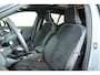 Volvo XC40 B4 Plus Black Edition | Panoramadak | Trekhaak | Stoelverwarming | Parkeersensoren voor + achter | 360 graden camera | Premium audio by Harman Kardon | Apple carplay/Android auto | 20 Lichtmetalen Velgen