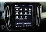 Volvo XC40 B4 Plus Black Edition | Panoramadak | Trekhaak | Stoelverwarming | Parkeersensoren voor + achter | 360 graden camera | Premium audio by Harman Kardon | Apple carplay/Android auto | 20 Lichtmetalen Velgen