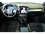 Volvo XC40 B4 Plus Black Edition | Panoramadak | Trekhaak | Stoelverwarming | Parkeersensoren voor + achter | 360 graden camera | Premium audio by Harman Kardon | Apple carplay/Android auto | 20 Lichtmetalen Velgen