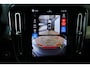 Volvo XC40 B4 Plus Black Edition | Panoramadak | Trekhaak | Stoelverwarming | Parkeersensoren voor + achter | 360 graden camera | Premium audio by Harman Kardon | Apple carplay/Android auto | 20 Lichtmetalen Velgen