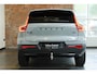 Volvo XC40 B4 Plus Black Edition | Panoramadak | Trekhaak | Stoelverwarming | Parkeersensoren voor + achter | 360 graden camera | Premium audio by Harman Kardon | Apple carplay/Android auto | 20 Lichtmetalen Velgen
