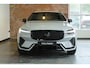 Volvo XC60 T6 Plug-in hybrid AWD Ultra Black Edition | Panoramadak | Trekhaak | Luchtvering | Verwarmbare voorstoelen, achterbank en stuurwiel | Head-up display | 360 graden camera | Premium audio by Harman Kardon | Apple carplay/Android auto