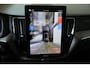 Volvo XC60 T6 Plug-in hybrid AWD Ultra Black Edition | Panoramadak | Trekhaak | Luchtvering | Verwarmbare voorstoelen, achterbank en stuurwiel | Head-up display | 360 graden camera | Premium audio by Harman Kardon | Apple carplay/Android auto