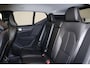 Volvo XC40 B3 Plus Dark - IntelliSafe Assist & Surround - 360º Camera - Harman/Kardon audio - Verwarmde voorstoelen & stuur - Parkeersensoren voor & achter - Elektr. bedienb. voorstoelen met geheugen links - Draadloze tel. lader - Standkachel - Extra getint glas - 18' LMV