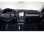 Volvo XC40 B3 Plus Dark - IntelliSafe Assist & Surround - 360º Camera - Harman/Kardon audio - Verwarmde voorstoelen & stuur - Parkeersensoren voor & achter - Elektr. bedienb. voorstoelen met geheugen links - Draadloze tel. lader - Standkachel - Extra getint glas - 18' LMV