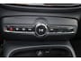 Volvo XC40 B3 Plus Dark - IntelliSafe Assist & Surround - 360º Camera - Harman/Kardon audio - Verwarmde voorstoelen & stuur - Parkeersensoren voor & achter - Elektr. bedienb. voorstoelen met geheugen links - Draadloze tel. lader - Standkachel - Extra getint glas - 18' LMV