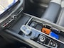 Volvo XC60 2.0 T8 Plug-in hybrid AWD Plus Black Edition VAN: 59.900,- ND: 56.877,- UW HERSTVOORDEEL: 2.023,- | TREKHAAK | DEALER ONDERHOUDEN | HEAD UP | 360CAMERA | FABR. GARANTIE! |