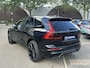 Volvo XC60 2.0 T6 Plug-in hybrid AWD Plus Black Edition PHEV | VAN: 59.900,- ND: 56.877,- UW HERSTVOORDEEL: 2.023,- | TREKHAAK | DEALER ONDERHOUDEN | HEAD UP | 360CAMERA | FABR. GARANTIE! |
