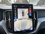 Volvo XC60 2.0 T8 Plug-in hybrid AWD Plus Black Edition VAN: 59.900,- ND: 56.877,- UW HERSTVOORDEEL: 2.023,- | TREKHAAK | DEALER ONDERHOUDEN | HEAD UP | 360CAMERA | FABR. GARANTIE! |
