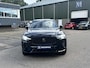 Volvo XC60 2.0 T8 Plug-in hybrid AWD Plus Black Edition VAN: 59.900,- ND: 56.877,- UW HERSTVOORDEEL: 2.023,- | TREKHAAK | DEALER ONDERHOUDEN | HEAD UP | 360CAMERA | FABR. GARANTIE! |