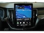 Volvo XC60 2.0 T6 Plug-in hybrid AWD Ultra Black Edition | Panoramadak | Trekhaak | Luchtvering | Verwarmbare voorstoelen | achterbank en stuurwiel | Head-up display | 360° Parkeercamera | Premium audio by Harman Kardon | Apple carplay/Android auto