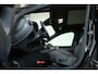 Volvo XC60 2.0 T6 Plug-in hybrid AWD Ultra Black Edition | Panoramadak | Trekhaak | Luchtvering | Verwarmbare voorstoelen | achterbank en stuurwiel | Head-up display | 360° Parkeercamera | Premium audio by Harman Kardon | Apple carplay/Android auto