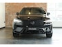 Volvo XC60 2.0 T6 Plug-in hybrid AWD Ultra Black Edition | Panoramadak | Trekhaak | Luchtvering | Verwarmbare voorstoelen | achterbank en stuurwiel | Head-up display | 360° Parkeercamera | Premium audio by Harman Kardon | Apple carplay/Android auto