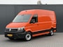 Volkswagen Crafter 35 2.0 TDI 177 PK / L3H3 / CAMERA / CRUISE / 3.5 TON TREKKEN / 3-ZITS / AIRCO / CARPLAY / GEVEERDE STOEL / 3500 KG AHG