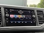 Volkswagen Crafter 35 2.0 TDI 177 PK / L3H3 / CAMERA / CRUISE / 3.5 TON TREKKEN / 3-ZITS / AIRCO / CARPLAY / GEVEERDE STOEL / 3500 KG AHG