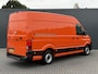 Volkswagen Crafter 35 2.0 TDI 177 PK / L3H3 / CAMERA / CRUISE / 3.5 TON TREKKEN / 3-ZITS / AIRCO / CARPLAY / GEVEERDE STOEL / 3500 KG AHG