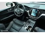 Volvo XC60 2.0 T6 Plug-in hybrid AWD Plus Dark Longe Range | Pano | Harman Kardon | 360 camera | Trekhaak | ACC | HUD | 21" wielen | Stoel en stuurwielverwarming