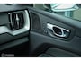 Volvo XC60 2.0 T6 Plug-in hybrid AWD Plus Dark Longe Range | Pano | Harman Kardon | 360 camera | Trekhaak | ACC | HUD | 21" wielen | Stoel en stuurwielverwarming