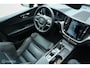 Volvo XC60 2.0 T6 Plug-in hybrid AWD Plus Dark Longe Range | Pano | Harman Kardon | 360 camera | Trekhaak | ACC | HUD | 21" wielen | Stoel en stuurwielverwarming