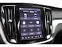 Volvo V60 T8 Plug-in hybrid AWD Ultra Dark | Panoramadak | Trekhaak | Premium audio by Harman Kardon | Head-up display | 360 graden camera | Verwarmbare voorstoelen en stuurwiel | Elektrisch verstelbare stoelen met geheugen |