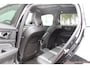 Volvo V60 T8 Plug-in hybrid AWD Ultra Dark | Panoramadak | Trekhaak | Premium audio by Harman Kardon | Head-up display | 360 graden camera | Verwarmbare voorstoelen en stuurwiel | Elektrisch verstelbare stoelen met geheugen |