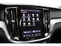Volvo V60 T8 Plug-in hybrid AWD Ultra Dark | Panoramadak | Trekhaak | Premium audio by Harman Kardon | Head-up display | 360 graden camera | Verwarmbare voorstoelen en stuurwiel | Elektrisch verstelbare stoelen met geheugen |