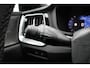 Volvo V60 T8 Plug-in hybrid AWD Ultra Dark | Panoramadak | Trekhaak | Premium audio by Harman Kardon | Head-up display | 360 graden camera | Verwarmbare voorstoelen en stuurwiel | Elektrisch verstelbare stoelen met geheugen |