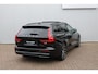 Volvo V60 T8 Plug-in hybrid AWD Ultra Dark | Panoramadak | Trekhaak | Premium audio by Harman Kardon | Head-up display | 360 graden camera | Verwarmbare voorstoelen en stuurwiel | Elektrisch verstelbare stoelen met geheugen |